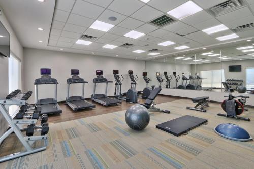 holiday inn express and sts houston east beltway 8