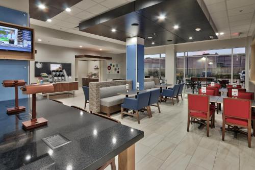holiday inn express and sts houston east beltway 8