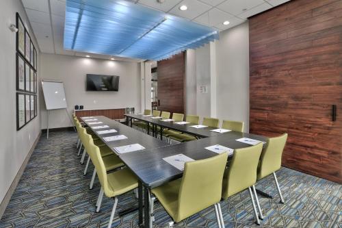 holiday inn express and sts houston east beltway 8