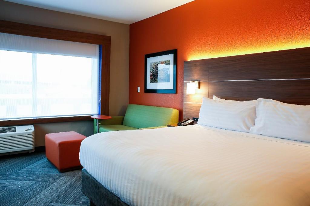 holiday inn express evansville by ihg