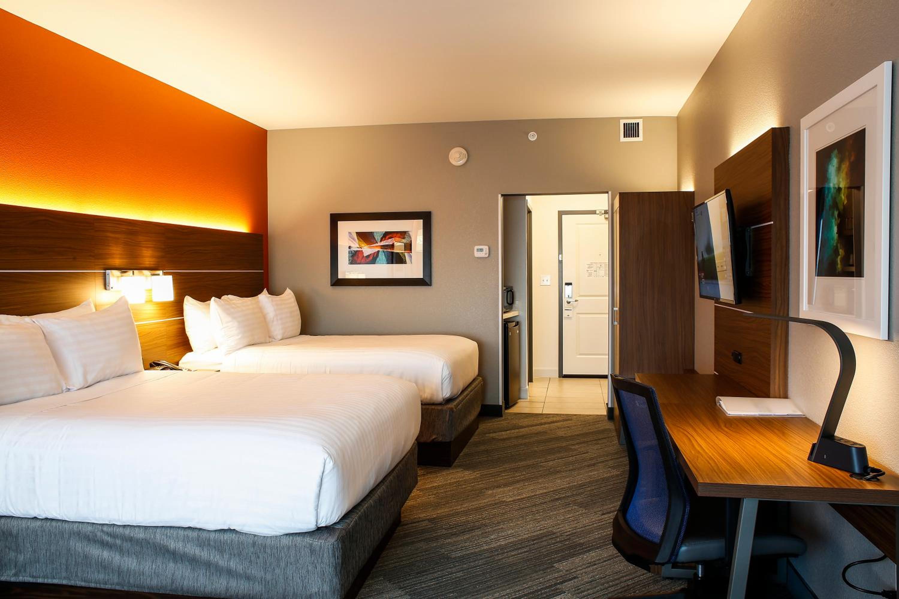 holiday inn express evansville by ihg