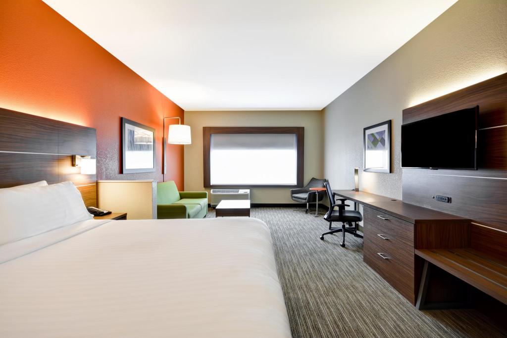 holiday inn express evansville by ihg