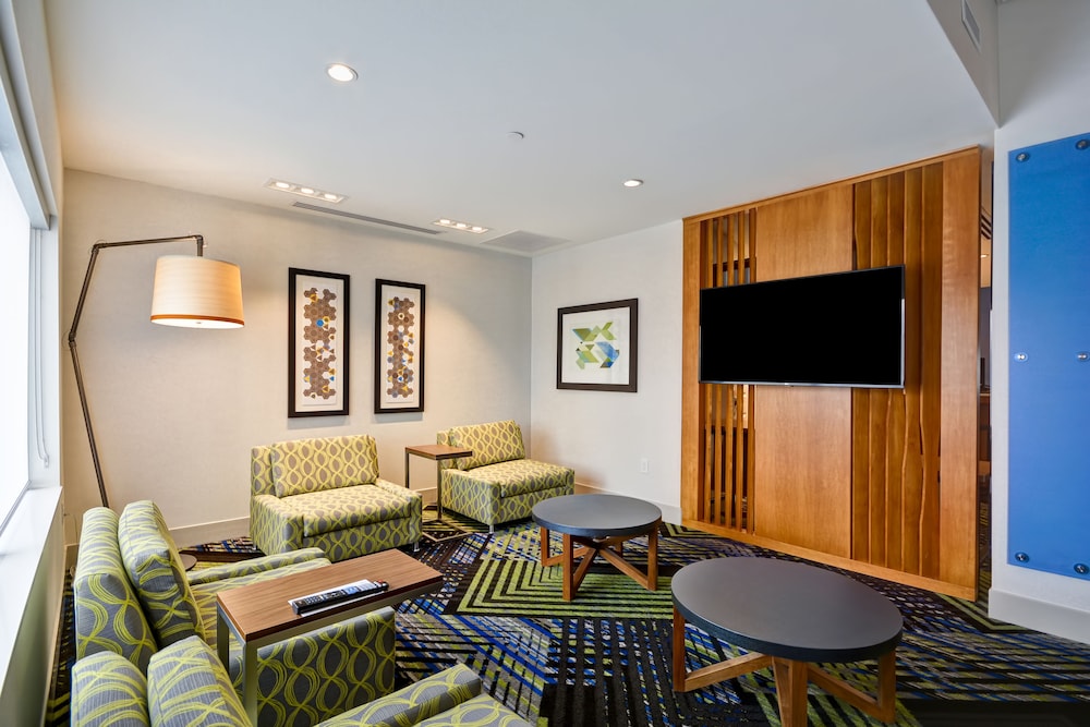 holiday inn express evansville by ihg