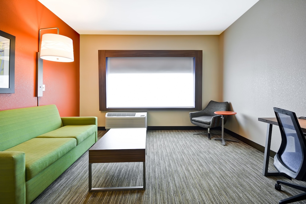 holiday inn express evansville by ihg