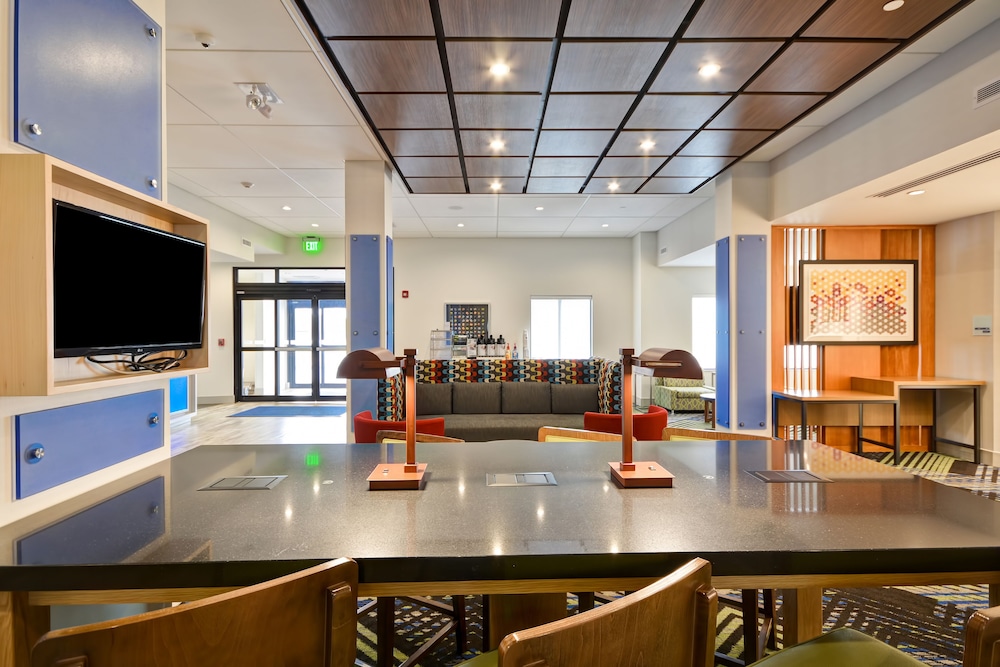 holiday inn express evansville by ihg