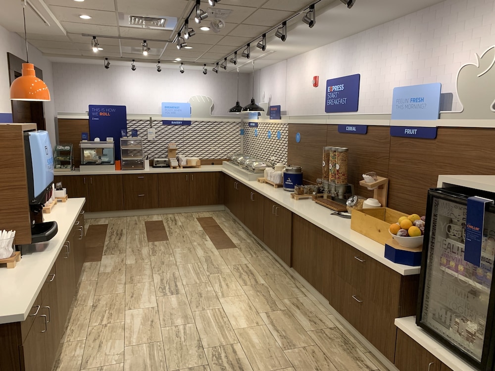 holiday inn express evansville by ihg