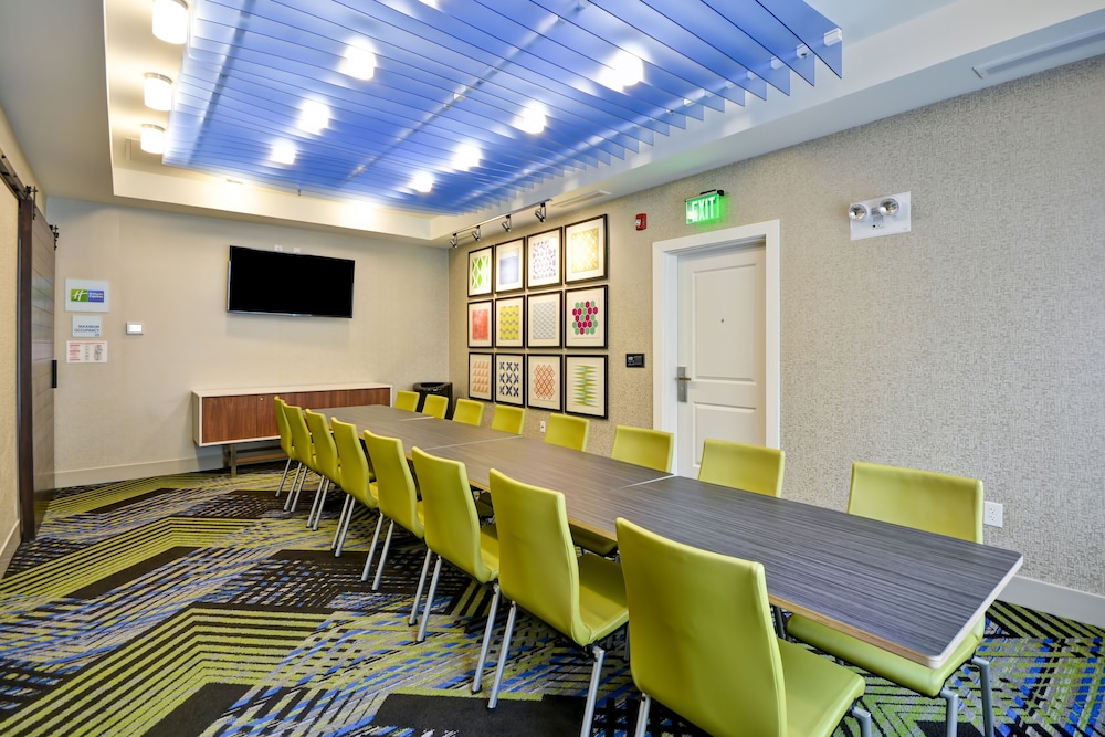 holiday inn express evansville by ihg