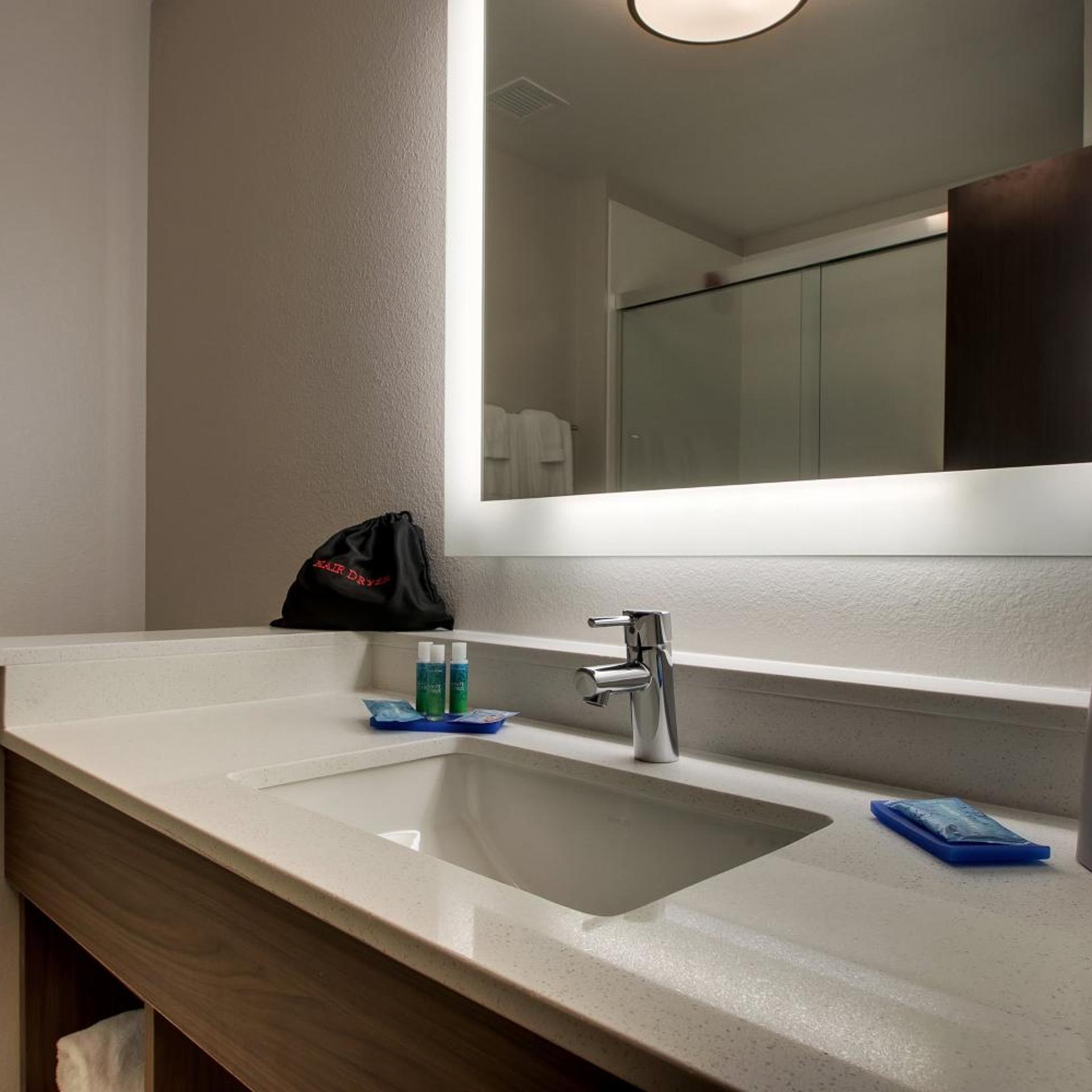 holiday inn express and suites mount vernon by ihg