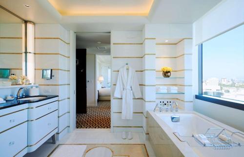 waldorf astoria beverly hills