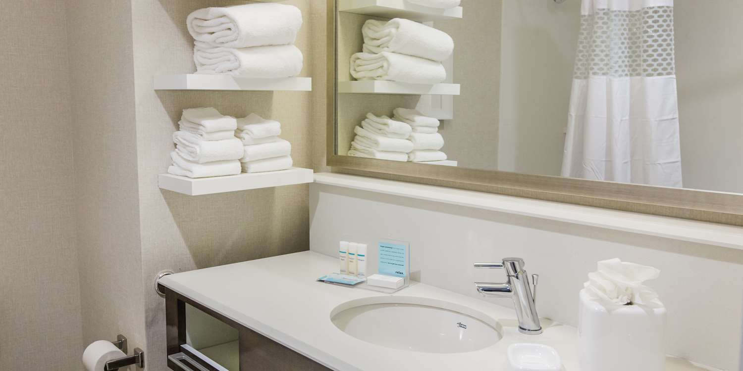 hampton inn and suites charlotte ballantyne