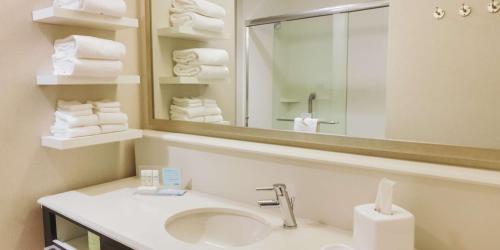 hampton inn and suites charlotte ballantyne