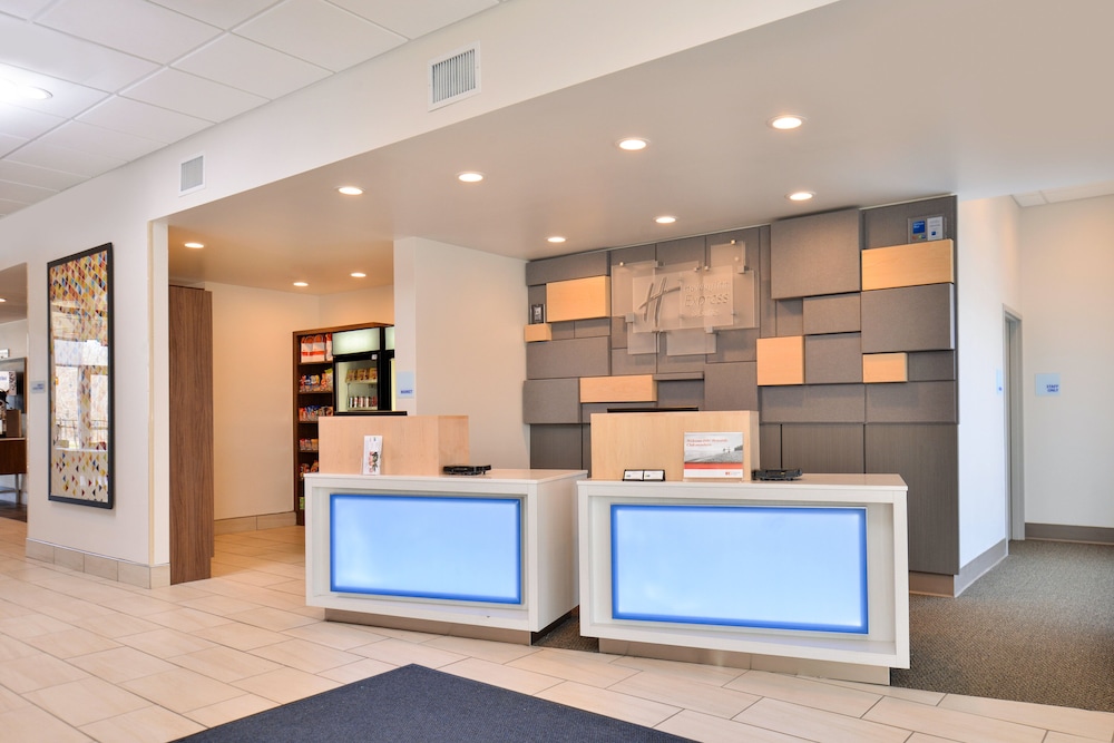 holiday inn express and suites southgate detroit