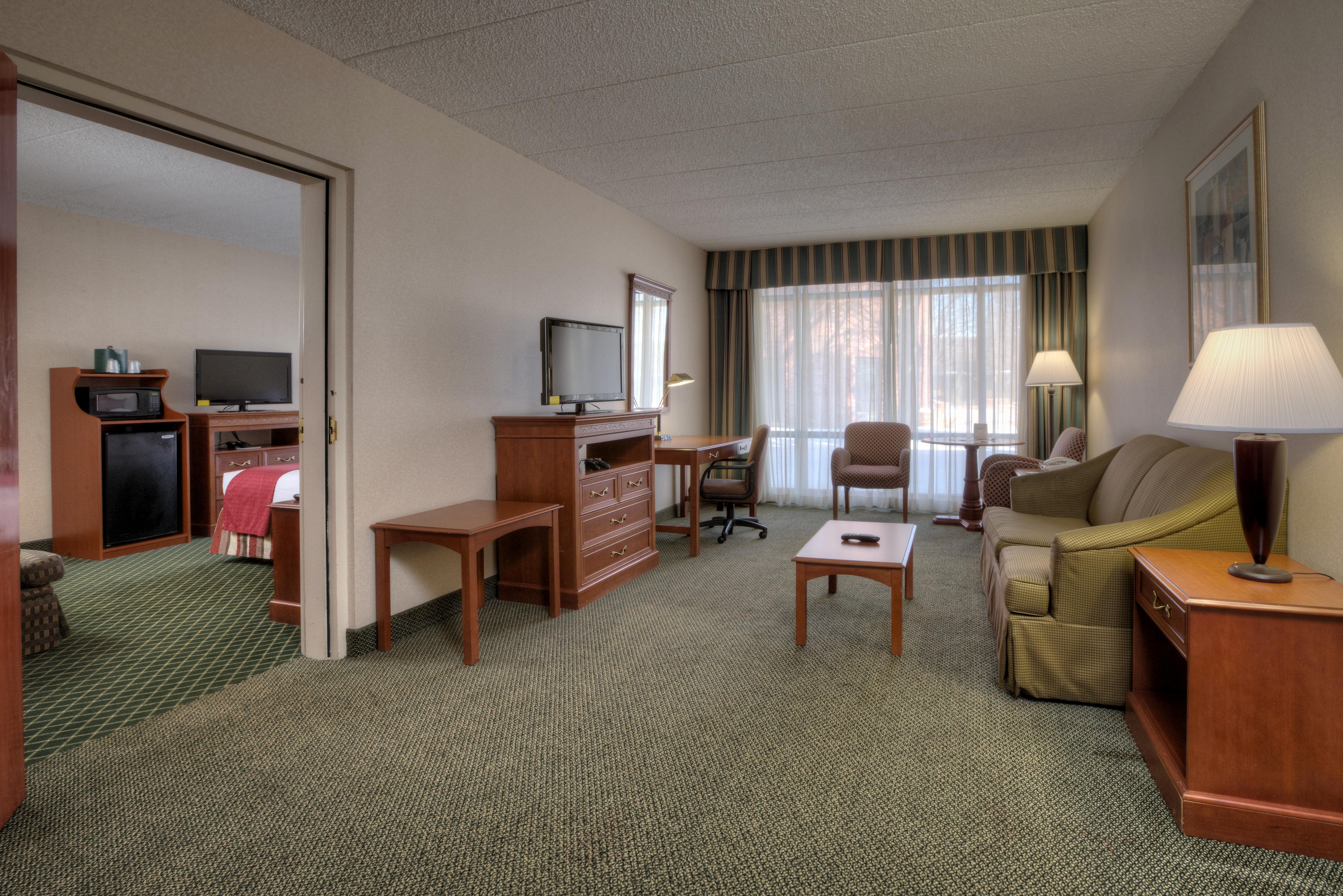 holiday inn express and suites southgate detroit