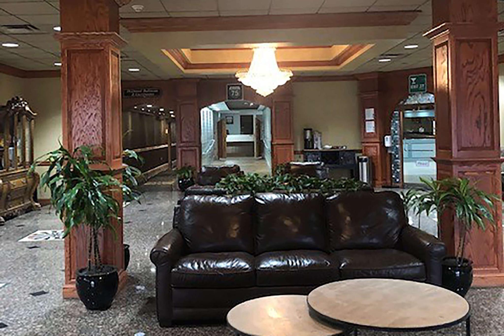 holiday inn express and suites southgate detroit