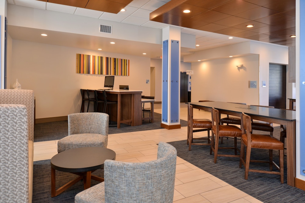 holiday inn express and suites southgate detroit