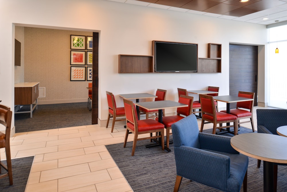 holiday inn express and suites southgate detroit