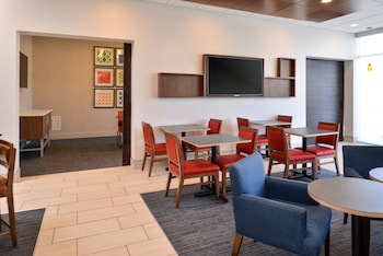 holiday inn express and suites southgate detroit