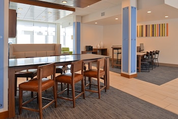 holiday inn express and suites southgate detroit