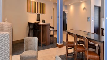 holiday inn express and suites southgate detroit