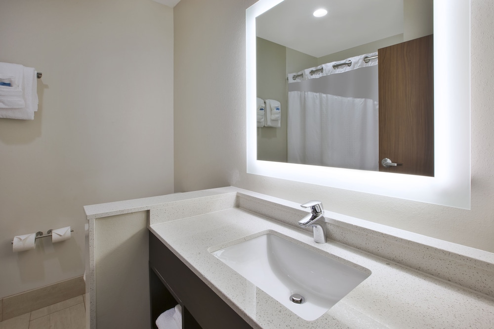 holiday inn express and suites parkersburg east by ihg