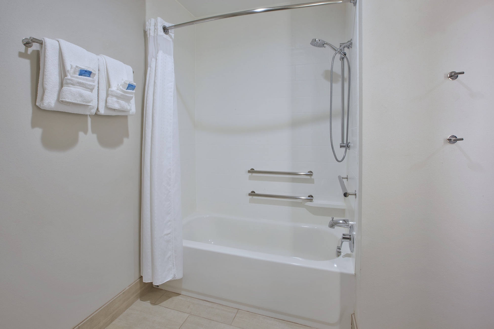 holiday inn express and suites parkersburg east by ihg