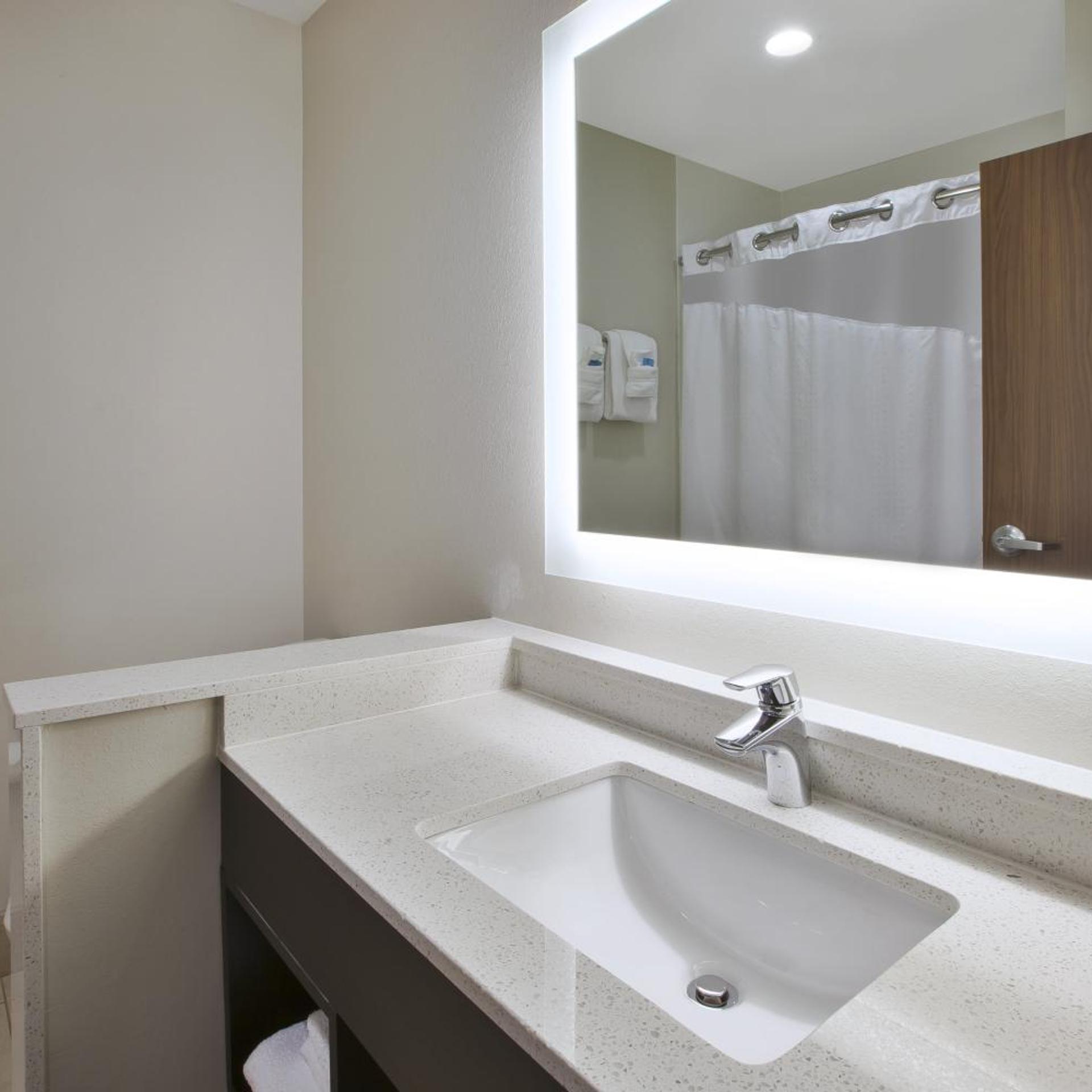 holiday inn express and suites parkersburg east by ihg