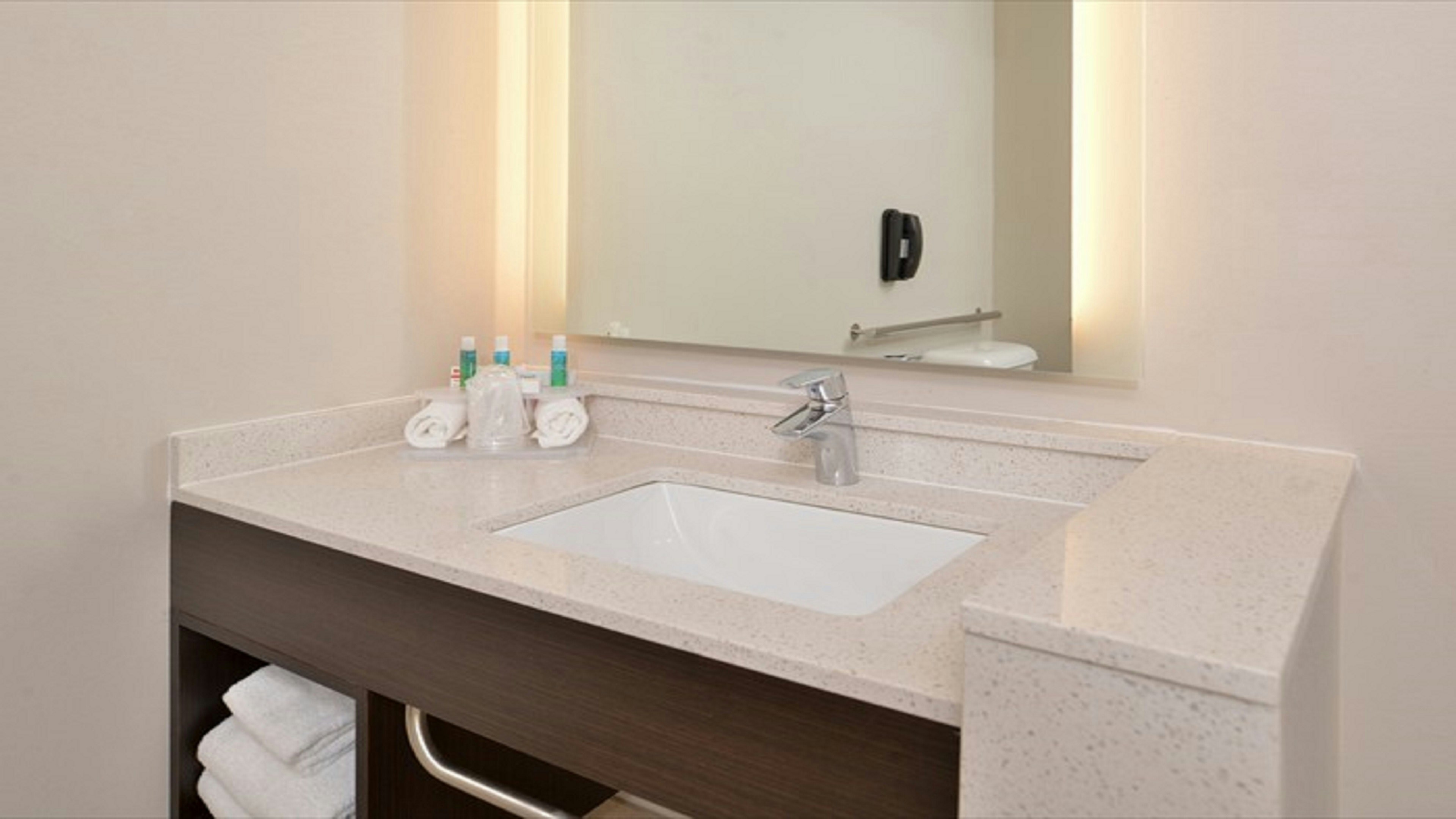holiday inn express and suites parkersburg east by ihg