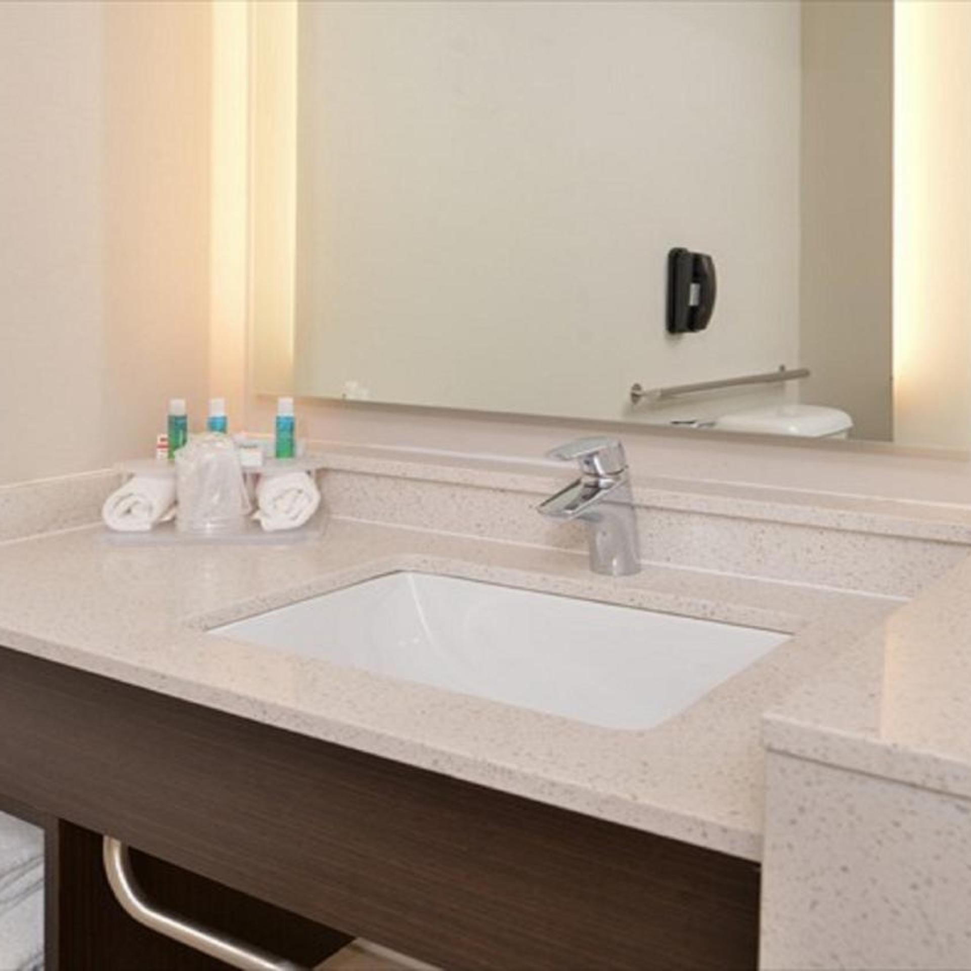 holiday inn express and suites parkersburg east by ihg