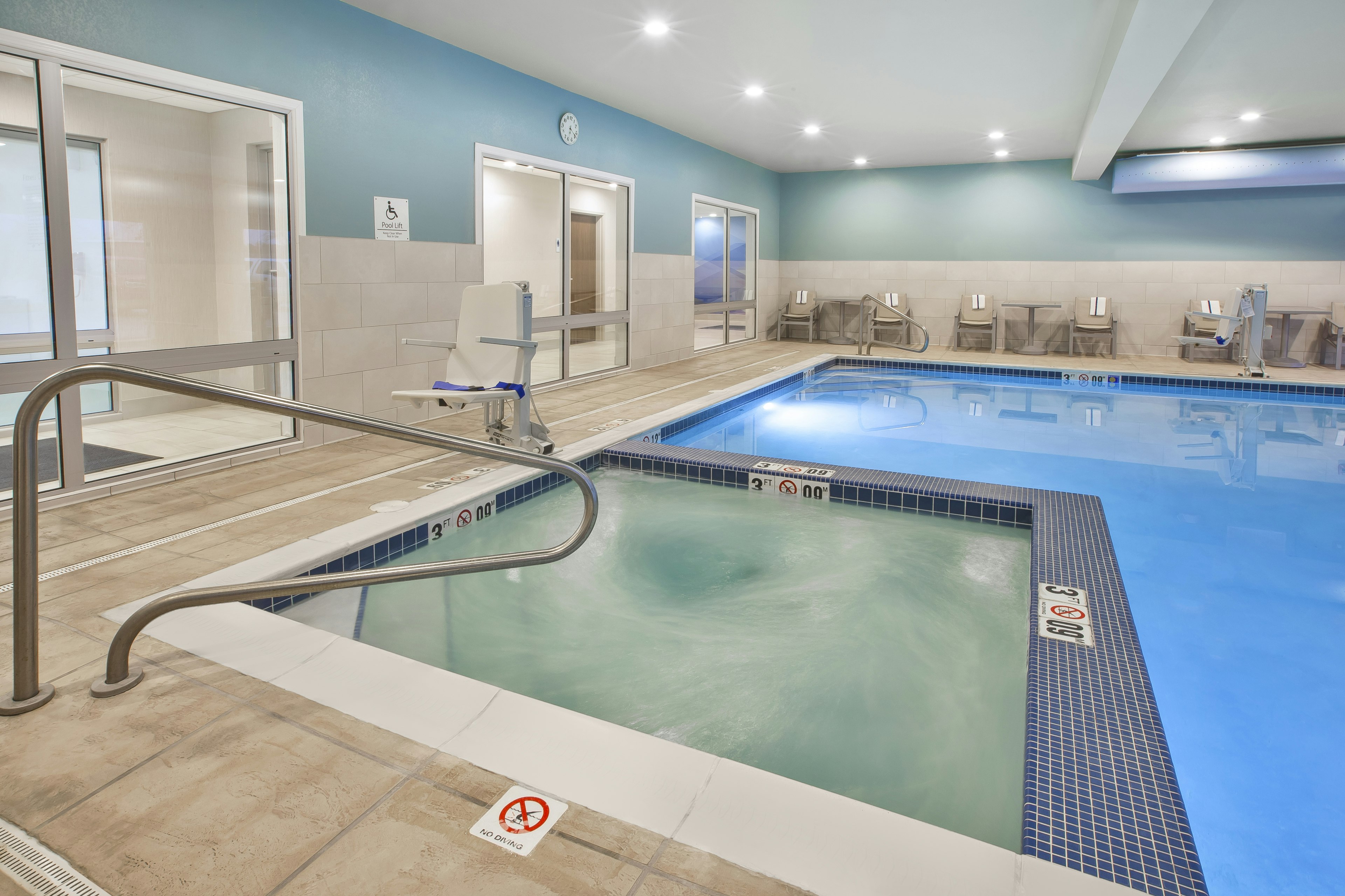 holiday inn express and suites parkersburg east by ihg
