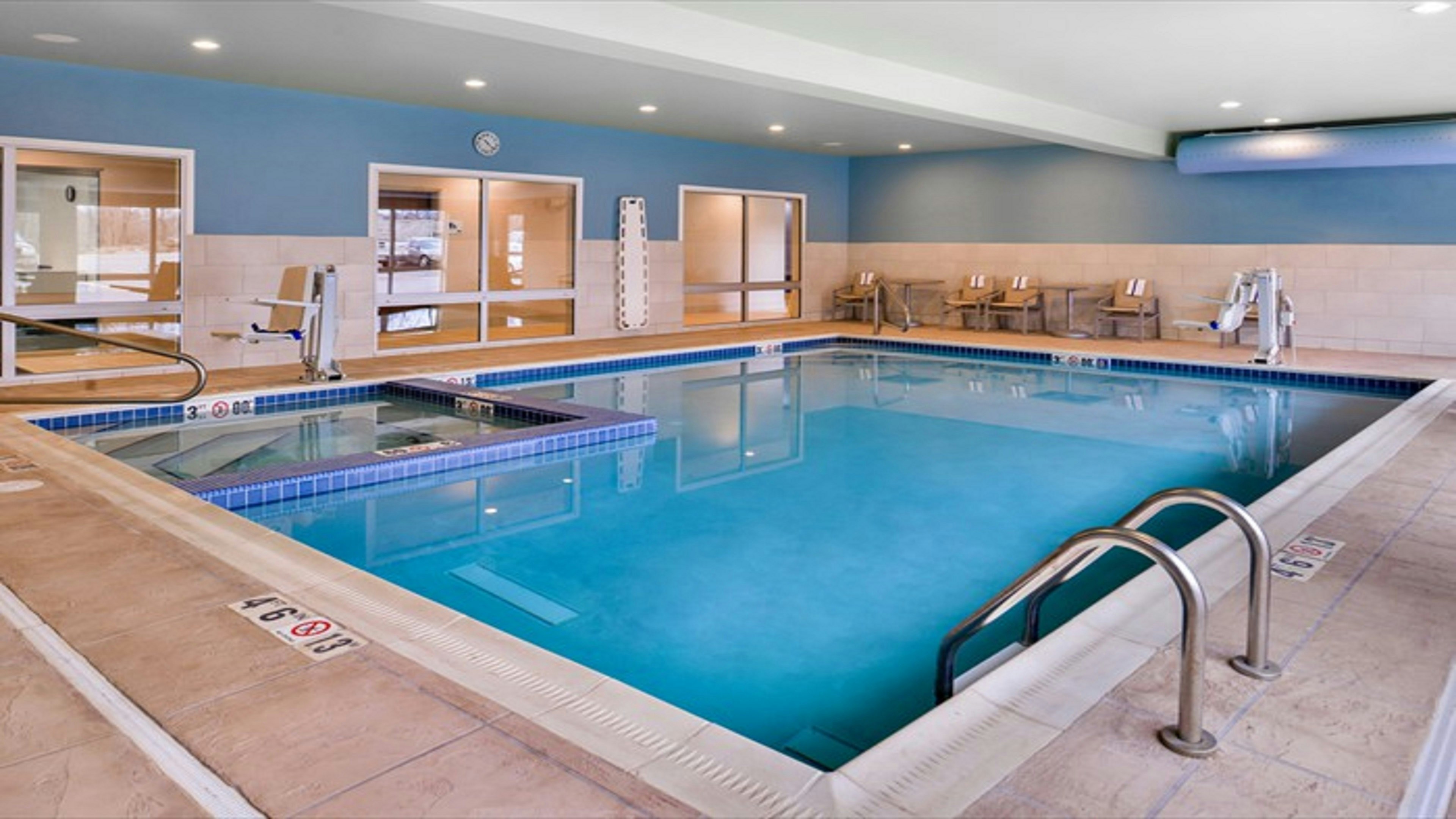 holiday inn express and suites parkersburg east by ihg