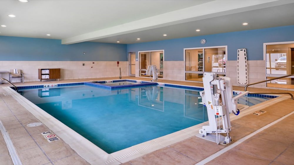 holiday inn express and suites parkersburg east by ihg