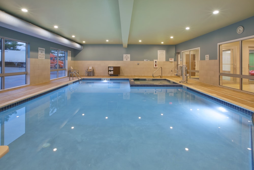 holiday inn express and suites parkersburg east by ihg
