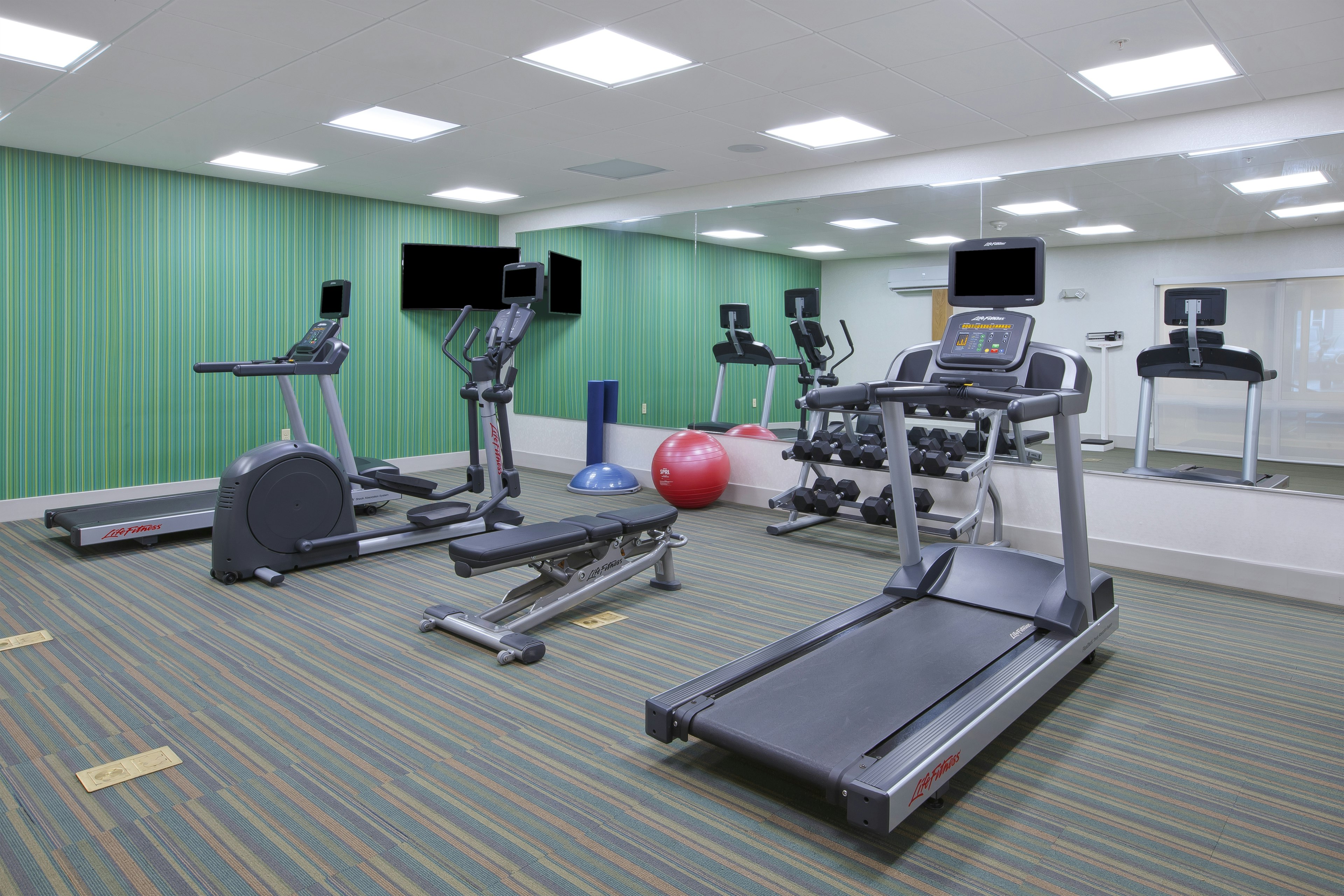 holiday inn express and suites parkersburg east by ihg