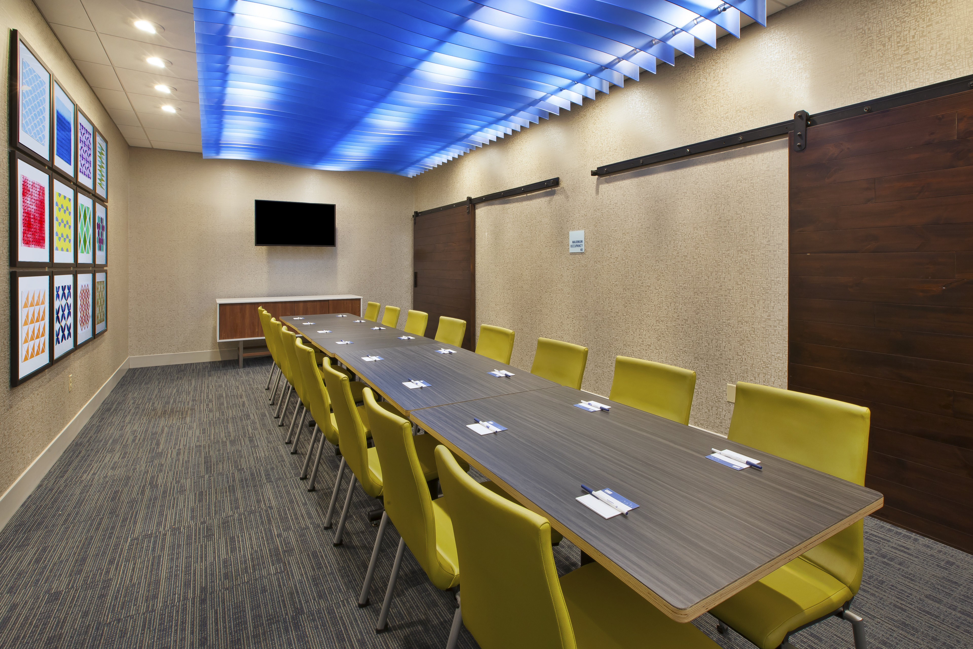holiday inn express and suites parkersburg east by ihg