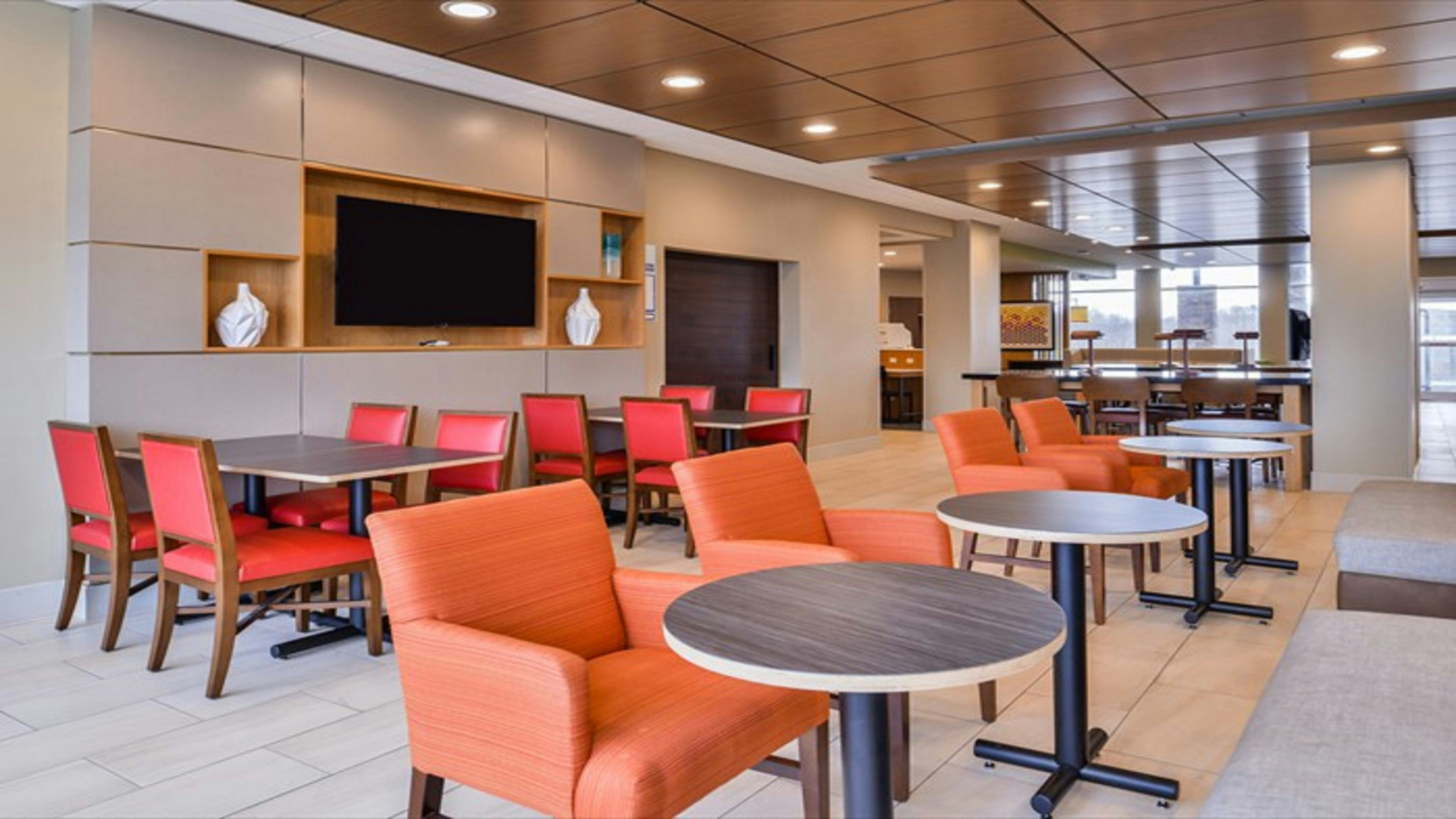 holiday inn express and suites parkersburg east by ihg