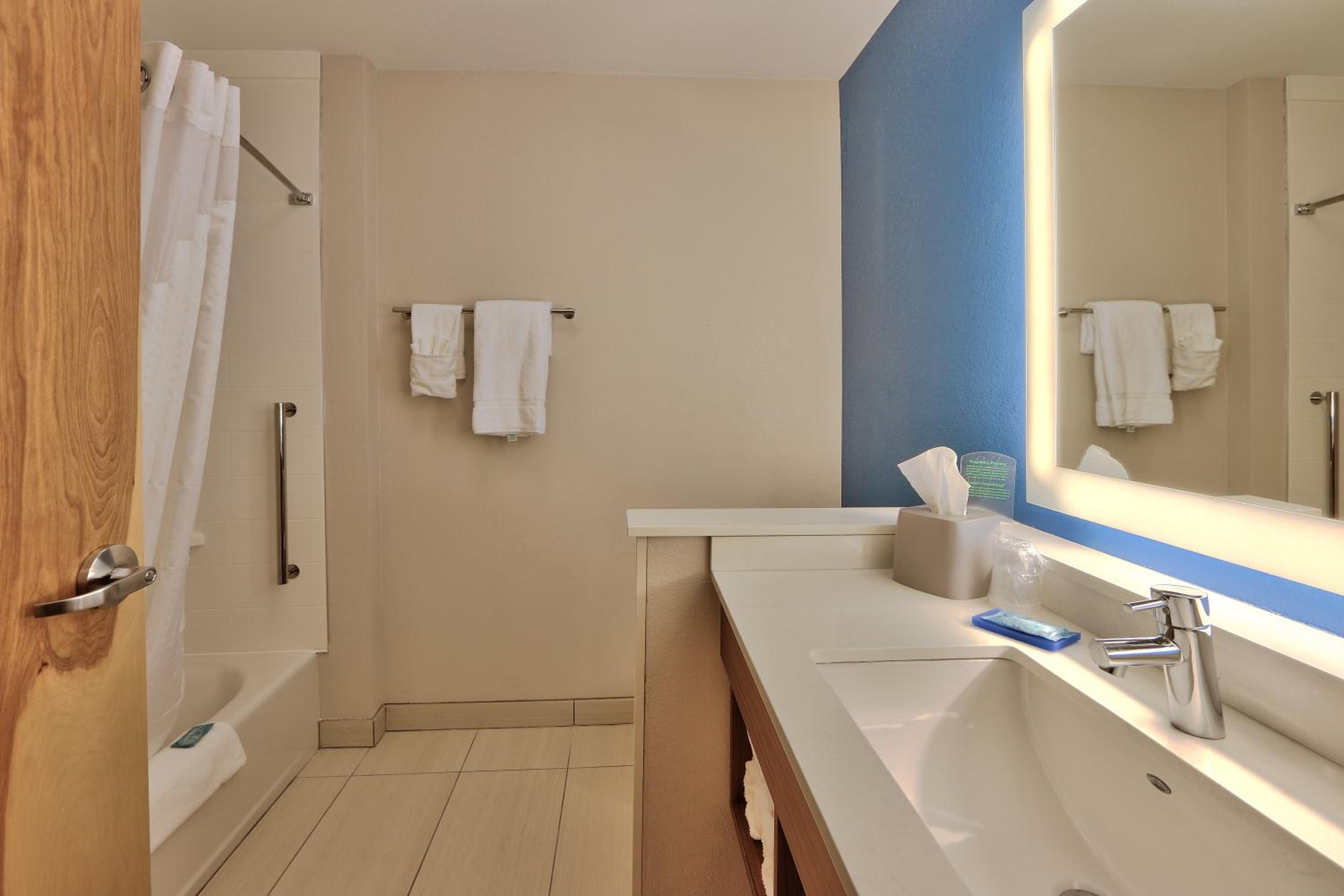 holiday inn express and suites roswell by ihg