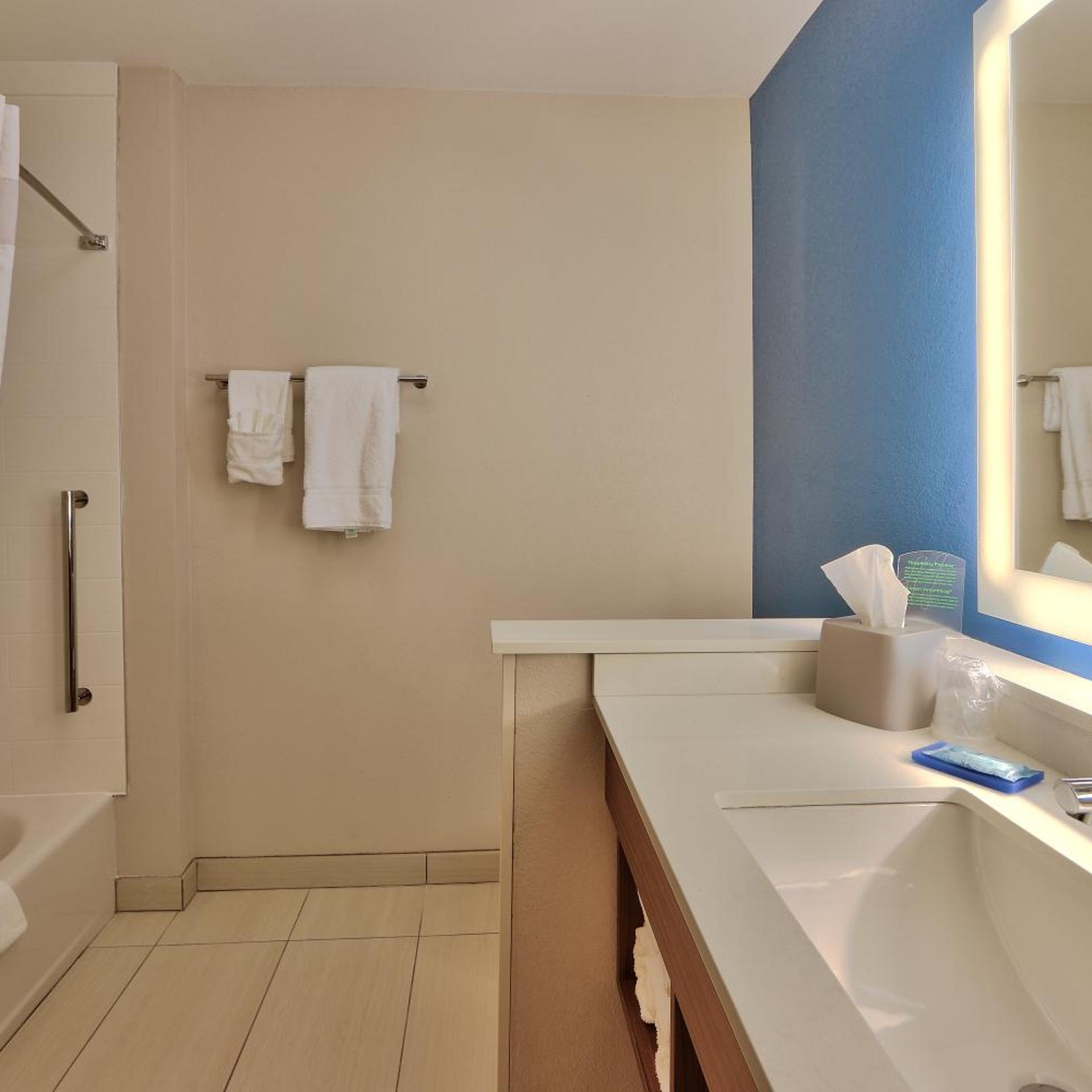 holiday inn express and suites roswell by ihg