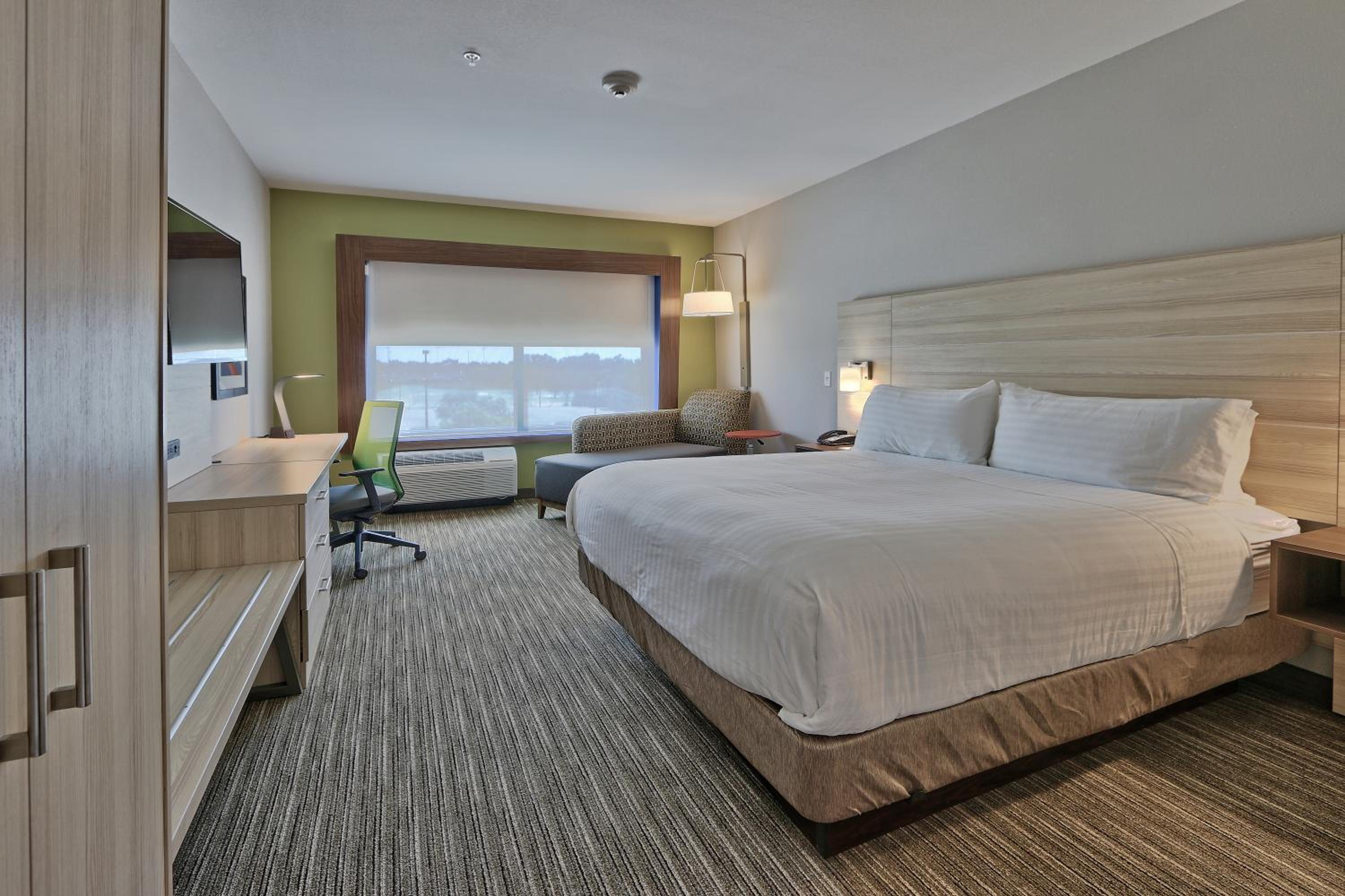 holiday inn express and suites roswell by ihg