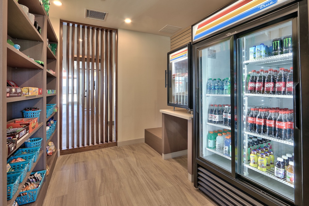 holiday inn express and suites roswell by ihg