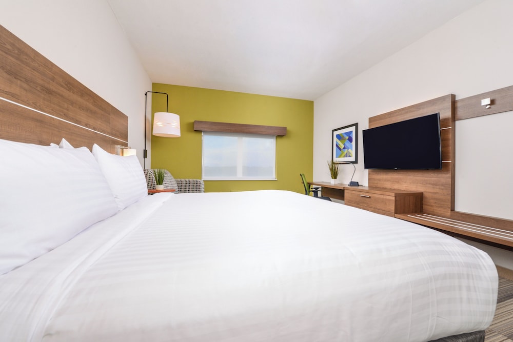 holiday inn express and suites st petersburg madeira beach