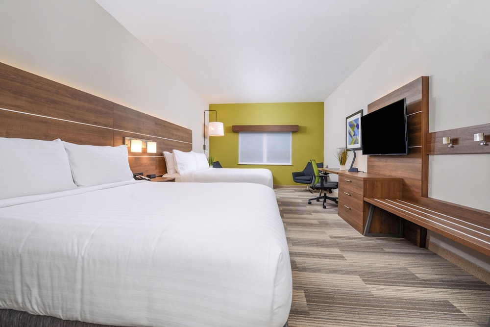 holiday inn express and suites st petersburg madeira beach
