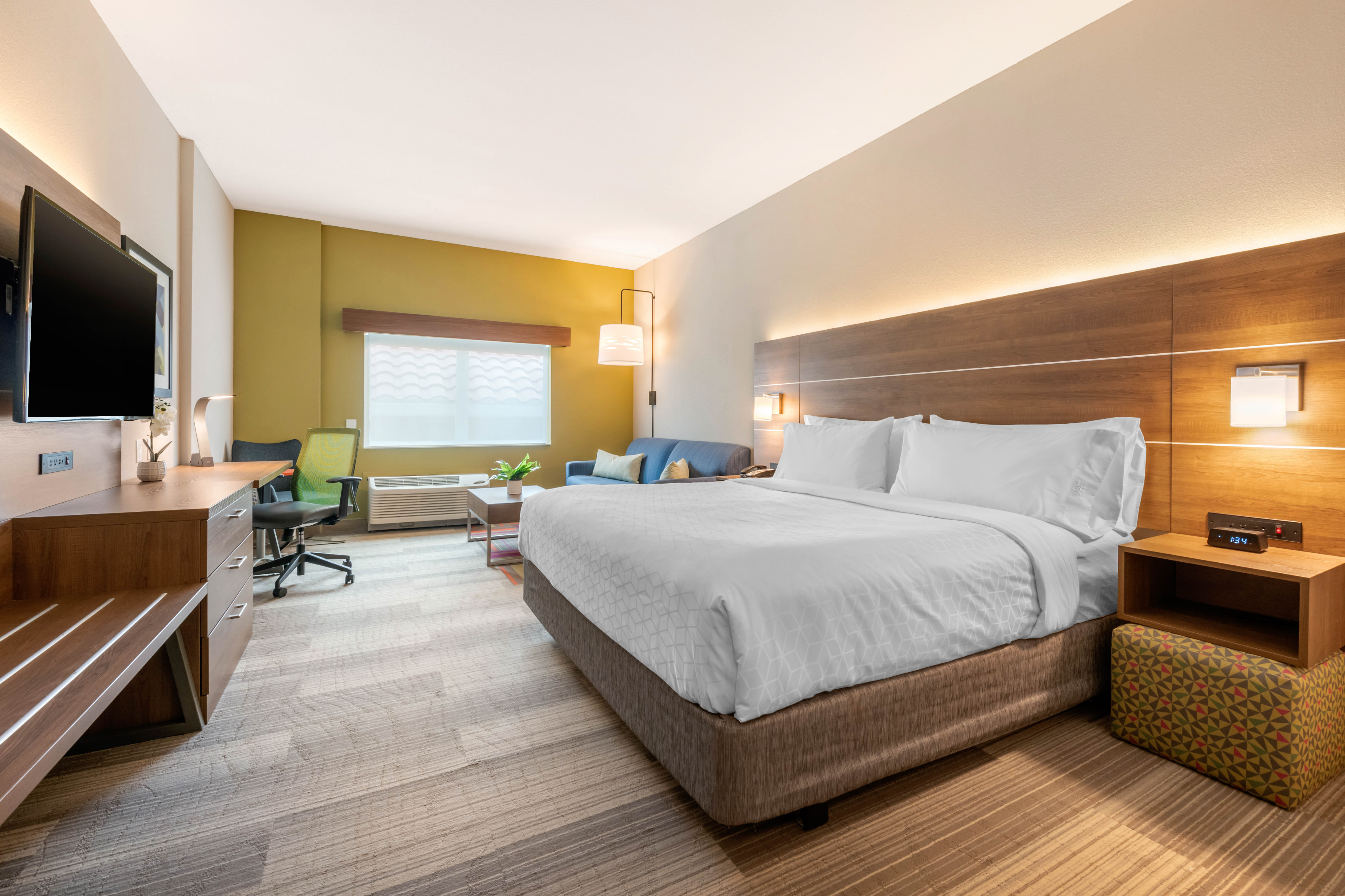 holiday inn express and suites st petersburg madeira beach