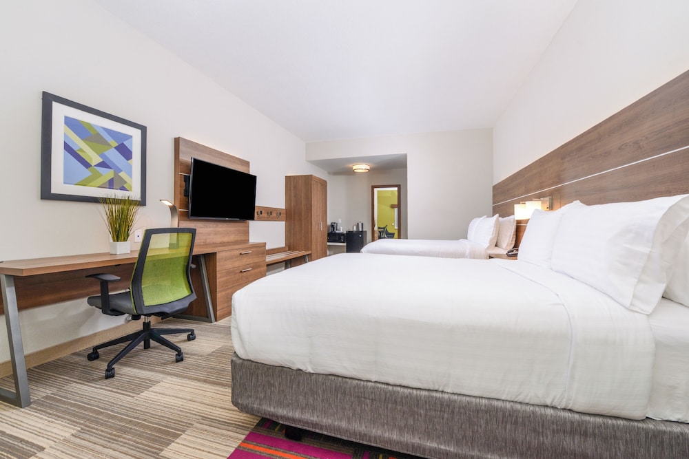 holiday inn express and suites st petersburg madeira beach