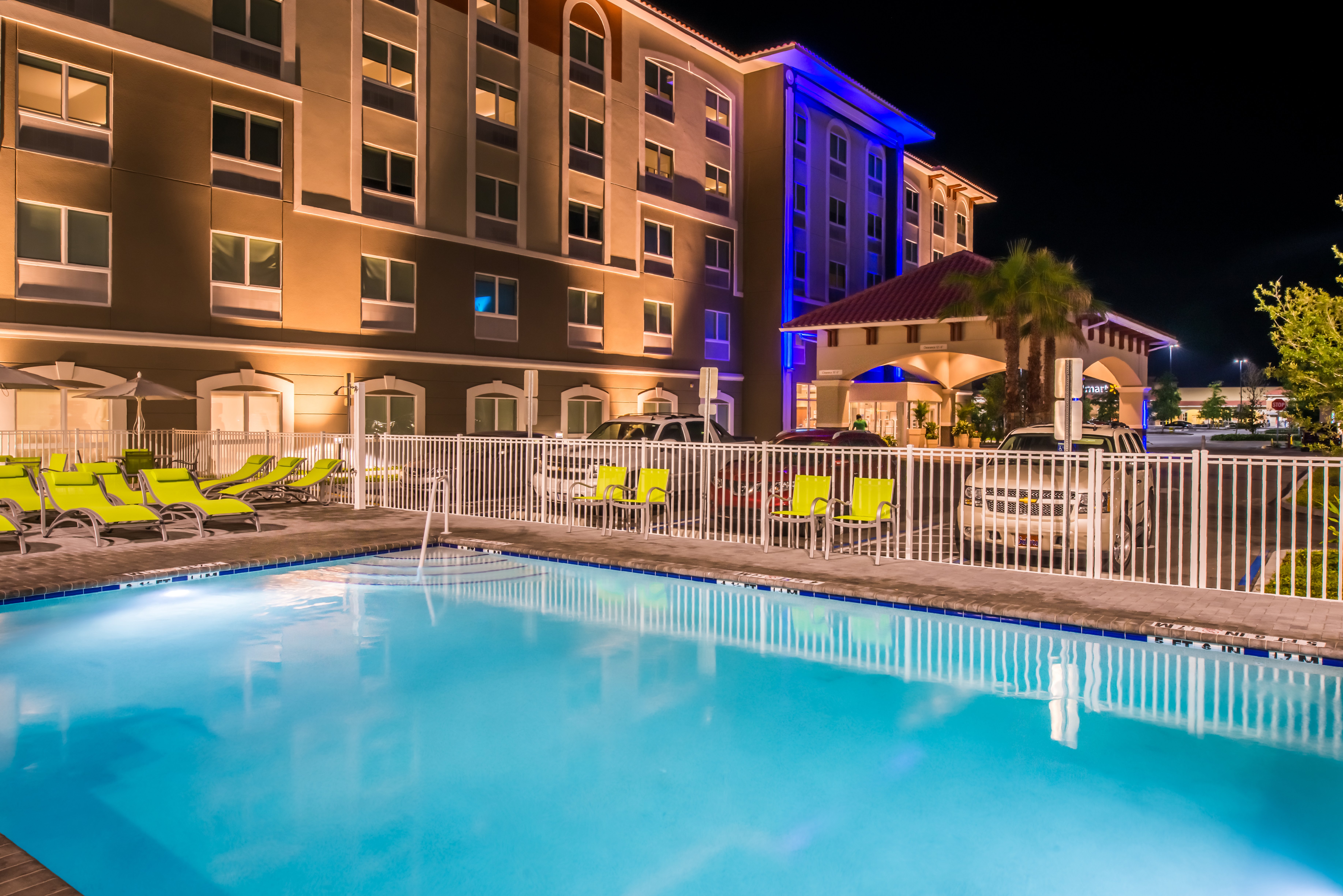 holiday inn express and suites st petersburg madeira beach