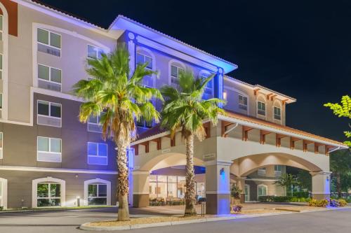 holiday inn express and suites st petersburg madeira beach