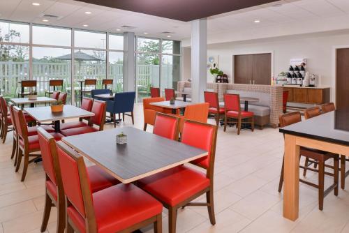holiday inn express and suites st petersburg madeira beach