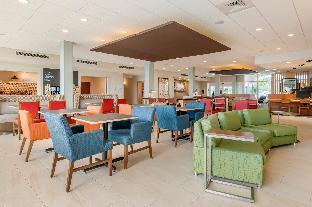 holiday inn express and suites st petersburg madeira beach