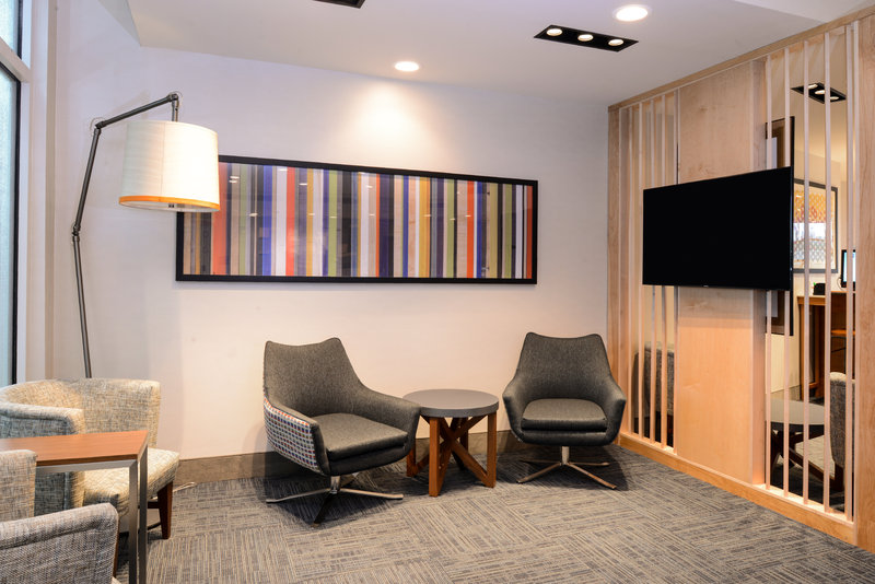 holiday inn express and suites st petersburg madeira beach