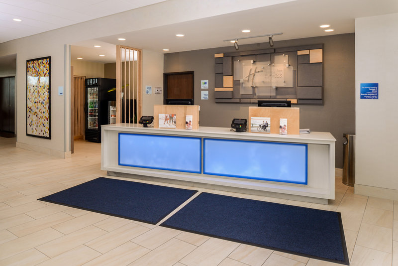 holiday inn express and suites st petersburg madeira beach