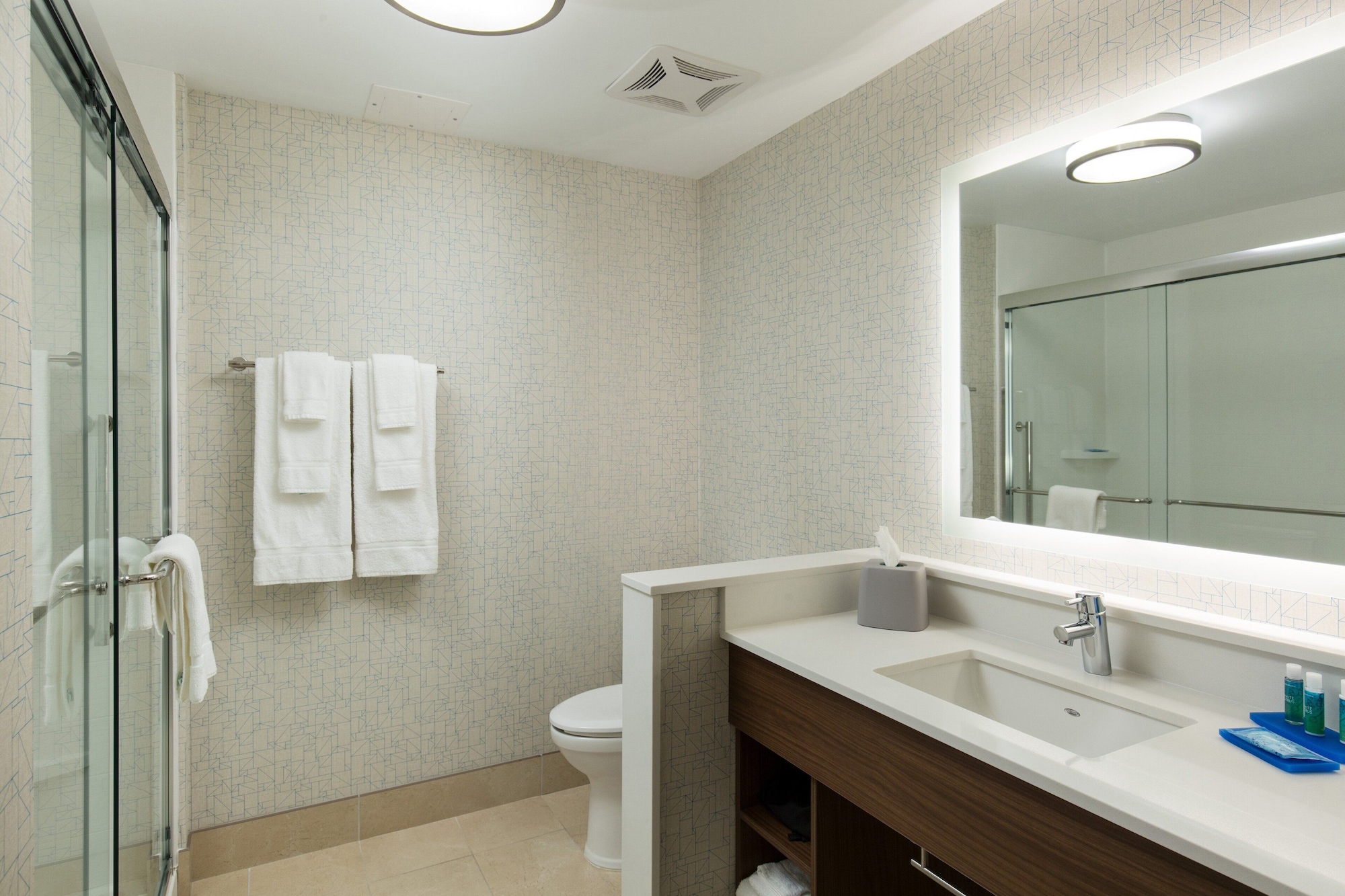 holiday inn express visalia sequoia gateway area by ihg